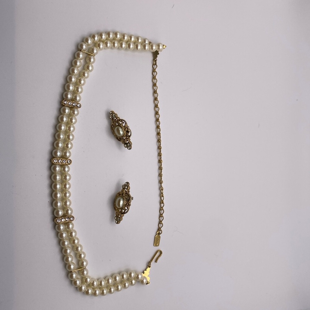 Vintage Faux Pearl choker and post earrings